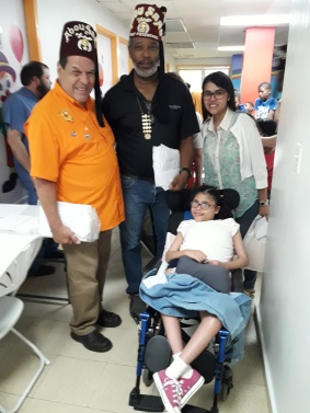 Con el PIP Alberto Thonsom y la niña Amaia y su madre en la evaluación médica en Panmá